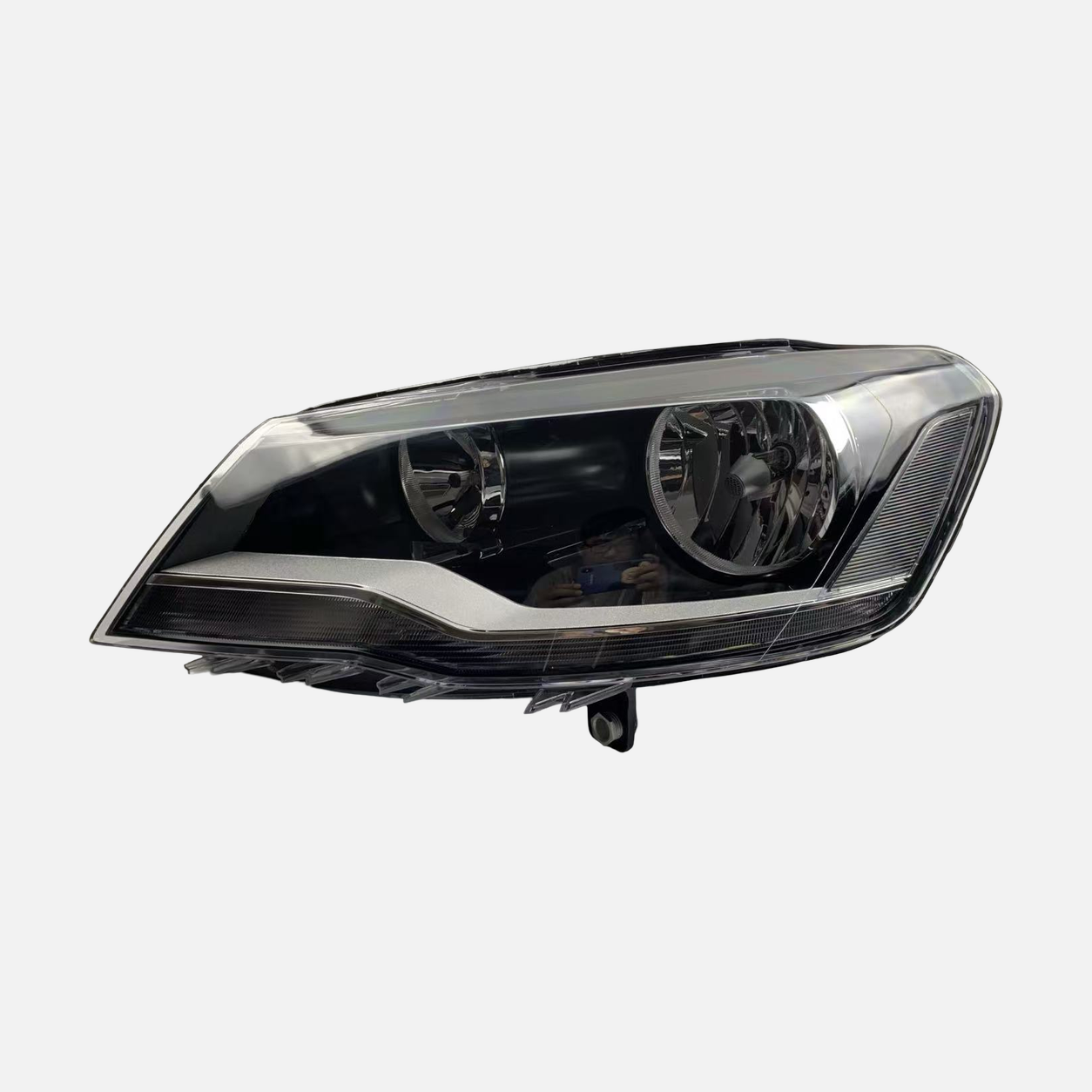 Volkswagen Bora 2013–2015 Halogen Headlight Assembly — ZH-BR-02 product image 1