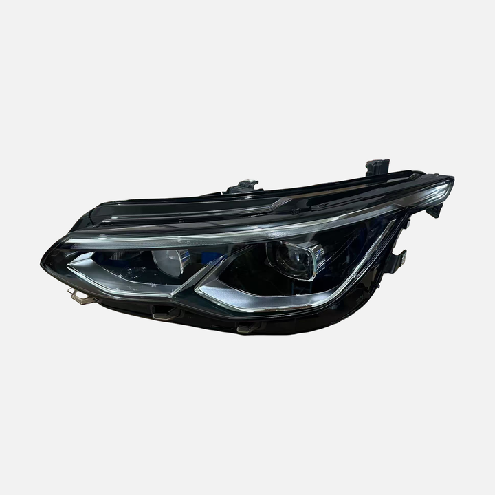 FANCHANTS medium-configuration halogen replacement headlight assembly for Volkswagen Golf 8 2020-2023, front view; verify side and original lamp label