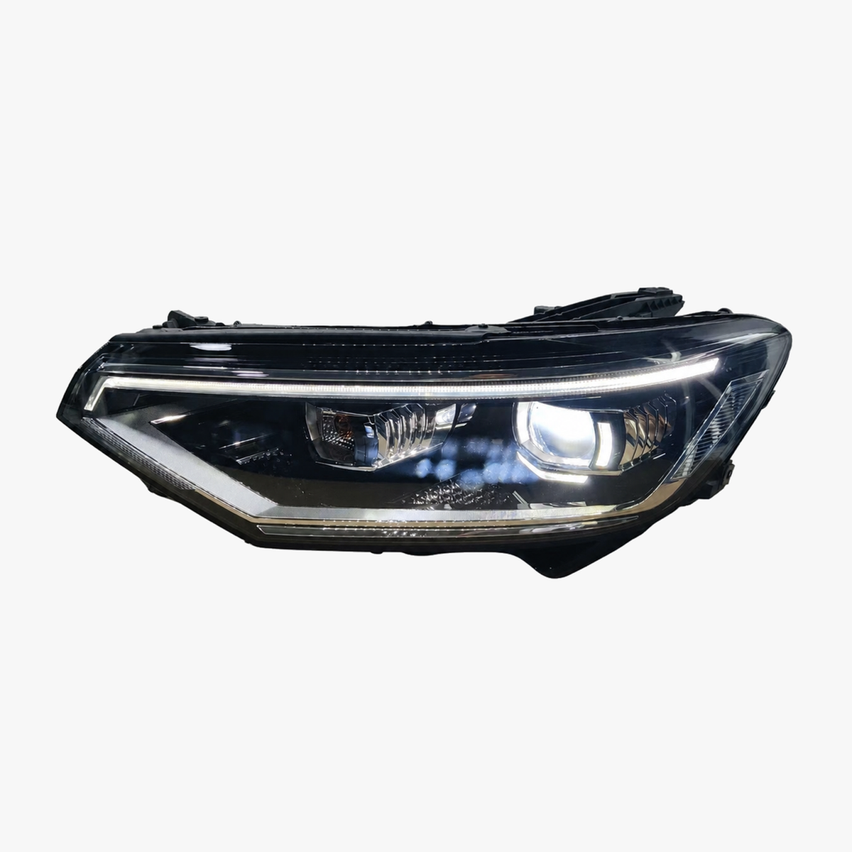 FANCHANTS replacement headlight assembly front view for Volkswagen Passat B8.5 2020-2024 - ZH-PST-35 product image 1